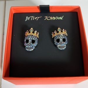 BETSEY JOHNSON HALLOWEEN SKULL EARRINGS